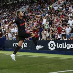 João lo guisa, Vitolo lo marca