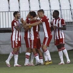 El Almería aísla a un miembro de su plantilla a un día del Playoff por "resultado inconcluyente"