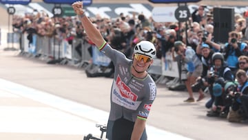 Resumen y resultado de la París-Roubaix 2025: tercer Monumento del ciclismo, Pogacar y Van der Poel