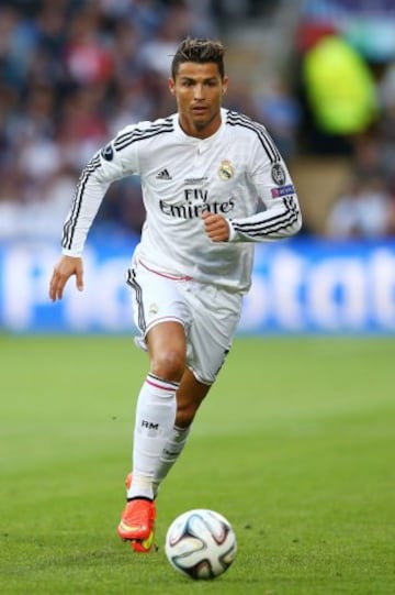 CARDIFF, WALES - AUGUST 12:  Cristiano Ronaldo of Real Madrid runs with the ball during the UEFA Super Cup between Real Madrid and Sevilla FC at Cardiff City Stadium on August 12, 2014 in Cardiff, Wales.  (Photo by Clive Mason/Getty Images)