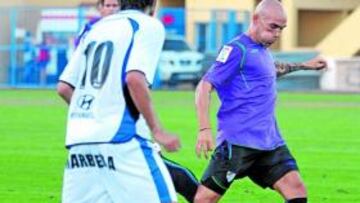 <b>EN EL AIRE. </b>Manolo, en el Marbella-Málaga del verano pasado.