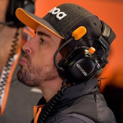 Alonso visita la Fórmula 1 pero su cabeza está en el desierto
