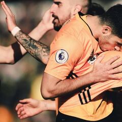 Con gol de Raúl Jiménez, Wolves venció al Norwich City