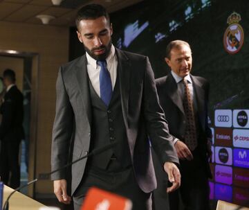 Carvajal emocionado en el acto de su renovación