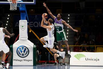 Sergio Rodríguez, del Real Madrid, frente a Melvin Ejim, del Unicaja. Ambos han vuelto a sus equipos esta temporada.