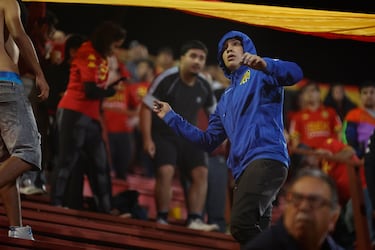 Una moneda en la cara: así fue la caótica noche de Santa Laura