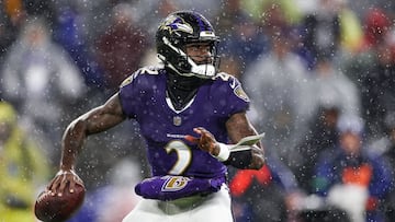 BALTIMORE, MARYLAND - JANUARY 06: Tyler Huntley #2 of the Baltimore Ravens looks to throw a pass in the first quarter of a game against the Pittsburgh Steelers at M&T Bank Stadium on January 06, 2024 in Baltimore, Maryland.   Patrick Smith/Getty Images/AFP (Photo by Patrick Smith / GETTY IMAGES NORTH AMERICA / Getty Images via AFP)