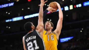 Pau Gasol ante Tim Duncan.