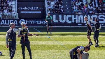 Entrenamiento del Burgos C.F. con la participaci¨®n de aficionados en el estadio ¡®El Plantio¡¯
Jon P¨¦rez Bolo
30-09-2023