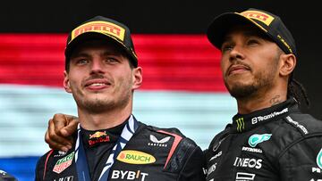 MONTREAL, QUEBEC - JUNE 18: Race winner Max Verstappen of the Netherlands and Oracle Red Bull Racing and Third placed Lewis Hamilton of Great Britain and Mercedes celebrate on the podium during the F1 Grand Prix of Canada at Circuit Gilles Villeneuve on June 18, 2023 in Montreal, Quebec.   Minas Panagiotakis/Getty Images/AFP (Photo by Minas Panagiotakis / GETTY IMAGES NORTH AMERICA / Getty Images via AFP)