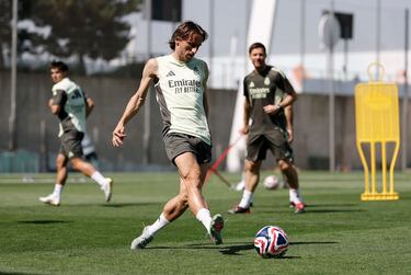 Luka Modric durante el entrenamiento de esta mañana. 