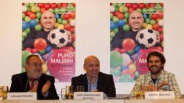 Alfredo Rela&ntilde;o, Julio Maldonado &#039;Maldini&#039; y Javier Moreno, de Planeta, en la presentaci&oacute;n de Puro Maldini.