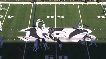 Davonta Smith y la recepción imposible: vean la bomba inteligente de Hurts