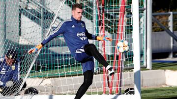 Soccer Football - Argentina Training - Ciudad Real Madrid, Valdebebas, Madrid, Spain - March 18, 2019   Argentina&#039;s Franco Armani during training   REUTERS/Juan Medina