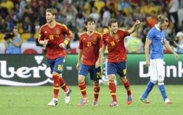 Eurocopa 2012. Final. Espa?a-Italia. La Selecci車n gan車 4-0 a la 'Azzurra'. Jordi Alba marc車 el segundo tanto, 2-0. Sergio Ramos y David Silva.