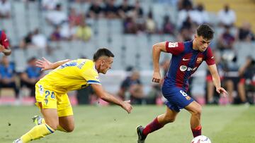 Soccer Football - LaLiga - FC Barcelona v Cadiz - Estadi Olimpic Lluis Companys, Barcelona, Spain - August 20, 2023 FC Barcelona's Pedri in action with Cadiz's Fede San Emeterio REUTERS/Bruna Casas