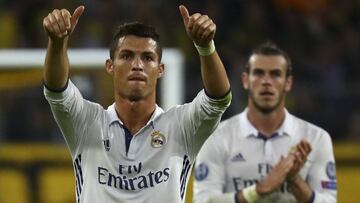 Football Soccer - Borussia Dortmund v Real Madrid - UEFA Champions League group stage - Group F - Signal Iduna Park stadium, Dortmund, Germany - 27/09/16 - Real Madrid&#039;s Cristiano Ronaldo react next to Gareth Bale   REUTERS/Kai Pfaffenbach  ALEGRIA 
 PUBLICADA 28/09/16 NA MA48 1COL
 PUBLICADA 29/09/16 NA MA16 3COL