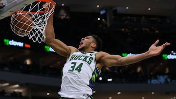 MILWAUKEE, WISCONSIN - DECEMBER 25: Giannis Antetokounmpo #34 of the Milwaukee Bucks makes a basket against the Boston Celtics in the second half at Fiserv Forum on December 25, 2021 in Milwaukee, Wisconsin. NOTE TO USER: User expressly acknowledges and agrees that, by downloading and or using this photograph, user is consenting to the terms and conditions of the Getty Images License Agreement.   Patrick McDermott/Getty Images/AFP
 == FOR NEWSPAPERS, INTERNET, TELCOS &amp; TELEVISION USE ONLY ==