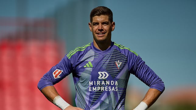 Raúl Fernández vive una segunda juventud en el Mirandés