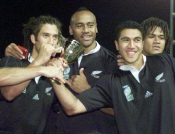 Con su selección, los míticos All Blacks de Nueva Zelanda, consiguió la medalla de plata en la Copa del Mundo de 1995 celebrada en Sudáffrica y la de Oro en la Copa Mundial Sevens en Mar de Plata en 2001.
 