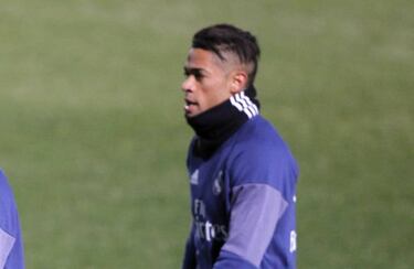 Clubs queuing up to secure Mariano loan deal