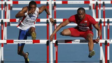 Orlando Ortega, compitiendo como cubano, y Aries Merritt en los Mundiales de Mosc&iacute; 2013. 