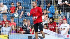 El portero alem&aacute;n del Liverpool, Loris Karius, durante un partido.