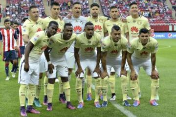 Alineación de América: Muñóz, Peralta, Quintero, Alvarado, Aguilar, Álvarez, Da Silva, Goltz, Samudio, Romero, Ibarra.