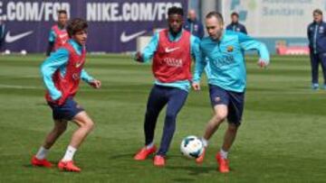 El Barça prepara el derbi con Iniesta, ya sin molestias