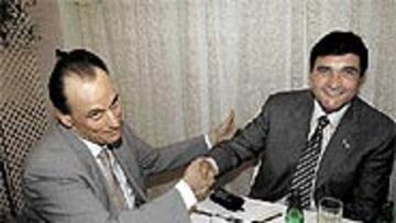 <B>REUNIÓN</B>. Lopera y Juande Ramos comieron al medio día de ayer en la Feria de Sevilla.