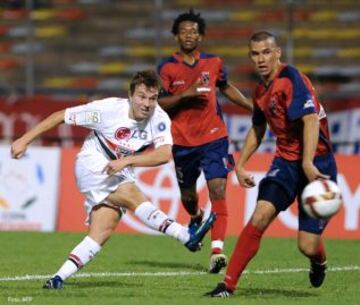 Cuadrado jugando la Copa Libertadores con el DIM ante Sao Paulo de Brasil.