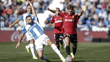 Aleix Febas (RCD Mallorca) challenges for control of the ball with Dimitrios Siovas (CD Leganes), La Liga match between CD Leganes vs RCD Mallorca at the Municipal de Butarque stadium in Madrid, Spain, October 25, 2019 .