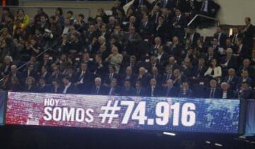 Los videomarcadores del Camp Nou no se pusieron de acuerdo, mientras que el grande, se podía leer que en el campo había 68502 seguidores, en el pequeño se leía 74916