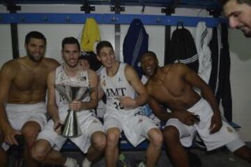 Con Reyes, Rudy y Carroll tras gnar la Supercopa en Vitoria.