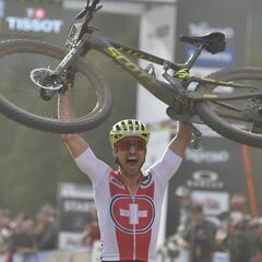 Schurter agranda su leyenda con David Valero undécimo