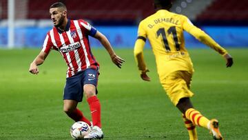 Koke controla el bal&oacute;n durante el partido contra el Barcelona. 