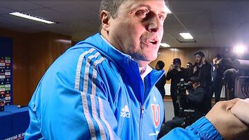 El día que Hoyos festejó el título y saludó a todos los periodistas