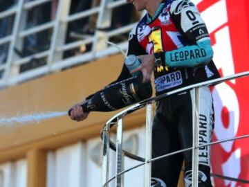 Danny Kent gana su primer campeonato en el Mundial de motociclismo.