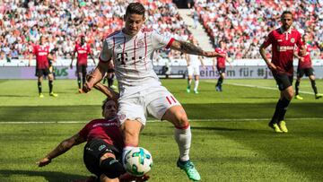 James Rodr&iacute;guez en acci&oacute;n en el partido del Bayern M&uacute;nich ante el Hannover por Bundesliga
