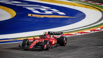 Singapore (Singapore), 15/09/2023.- Spanish Formula One driver Carlos Sainz of Scuderia Ferrari in action during a practice session for the Formula One Singapore Grand Prix at the Marina Bay Street Circuit, Singapore, 15 September 2023. The Formula 1 Singapore Grand Prix 2023 is held on 17 September. (F¨®rmula Uno, Singapur, Singapur) EFE/EPA/TOM WHITE