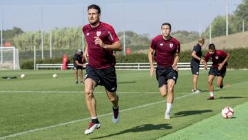 Aduriz, delante de De Marcos