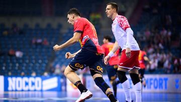 Adriá Figueras durante su partido ante Polonia en el Mundial de Balonmano 2023.