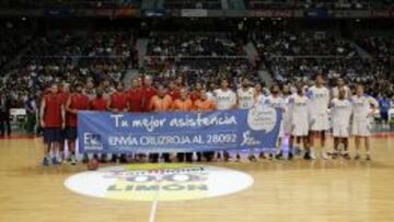 Los jugadores del Madrid y el Barcelona posan para la campa&ntilde;a &#039;Tu mejor asistencia&#039; antes del Cl&aacute;sico.