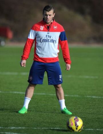 Alexis Sánchez ya entrena a la par de sus compañeros y será de la partida este martes ante Leicester.