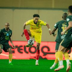 Quiñones y Aubameyang ponen a Michel tercero