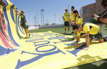 Villarreal to donate their '96 banner' to Liverpool