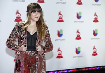 Rozalén en la alfombra roja de los Grammy Latinos 2018.