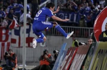 El 12 de junio de 2011 el delantero se consagró como estrella de la U. En la final de vuelta del torneo de Apertura anotó tres de los cuatro goles con que los azules dieron vuelta la serie y consiguieron el título ante los 'cruzados' en el Nacional.