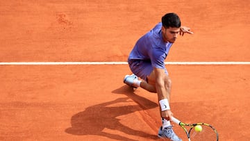 Spain's Carlos Alcaraz plays a backhand return to France's Arthur Fils during the Monte Carlo ATP Masters Series Tournament quarter-final tennis match at the Monte Carlo Country Club in Roquebrune-Cap-Martin on April 11, 2025. (Photo by Valery HACHE / AFP)