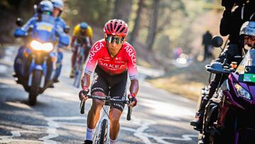 Nairo Quintana montando bicileta 